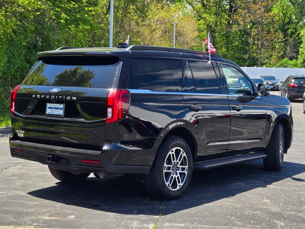 Used 2025 Ford Expedition Active AWD/4WD image 13