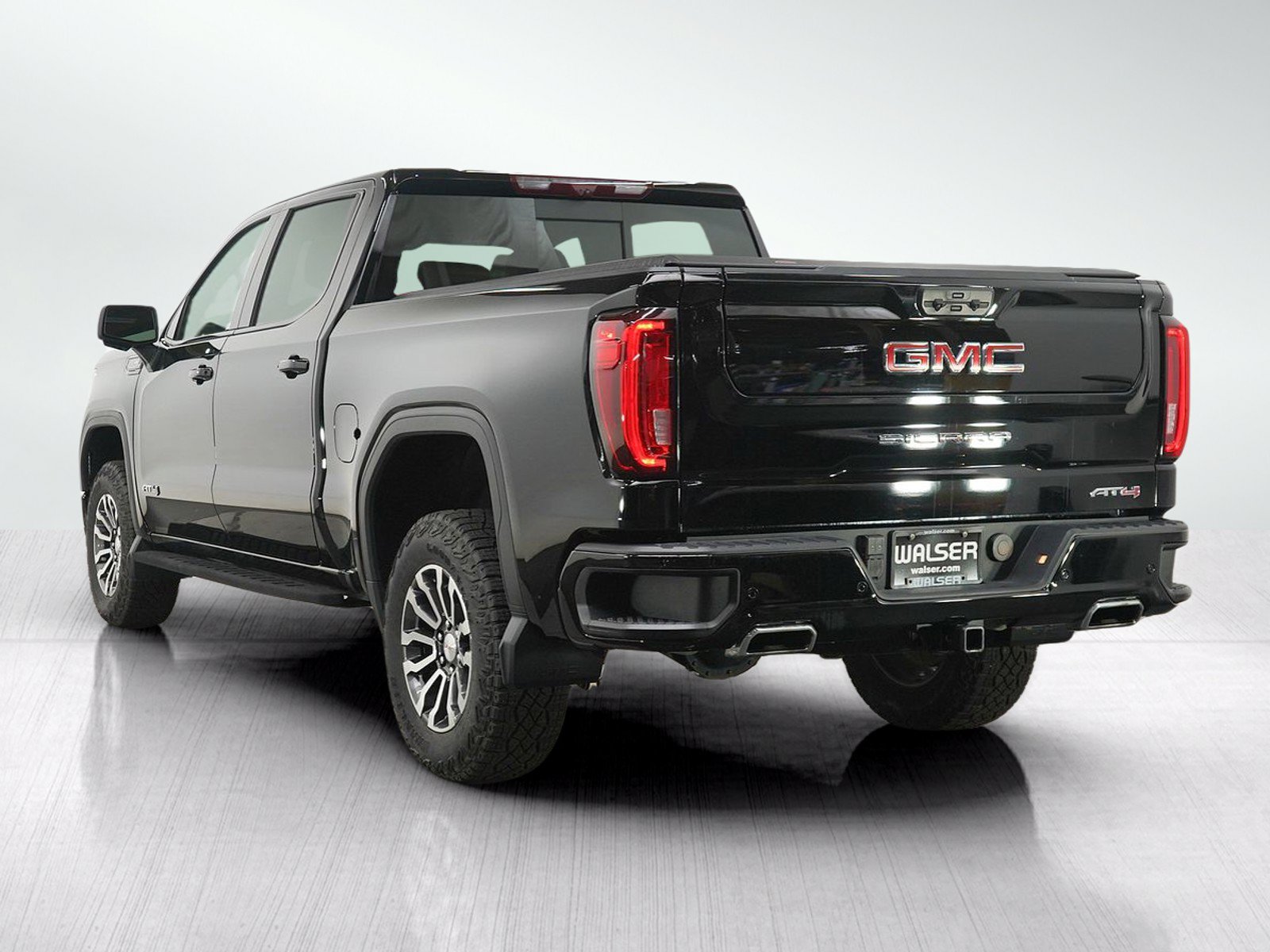 Used 2023 GMC Sierra 1500 AT4 w/ Technology Package AWD/4WD image 3