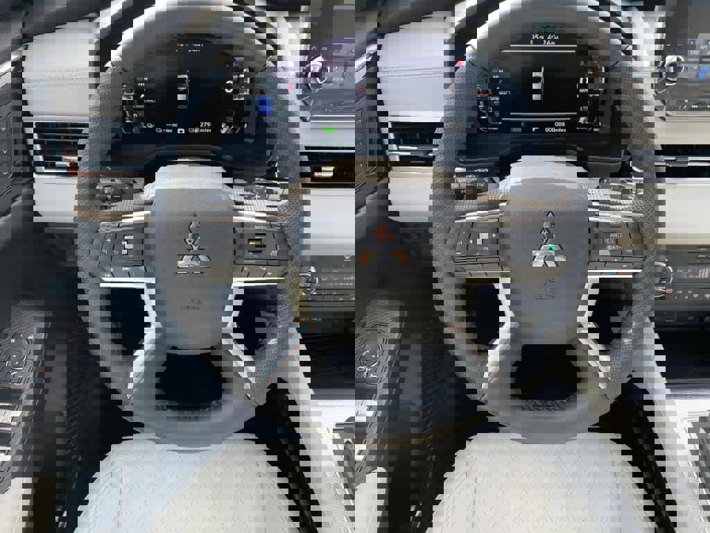 New 2025 Mitsubishi Outlander SEL image 5