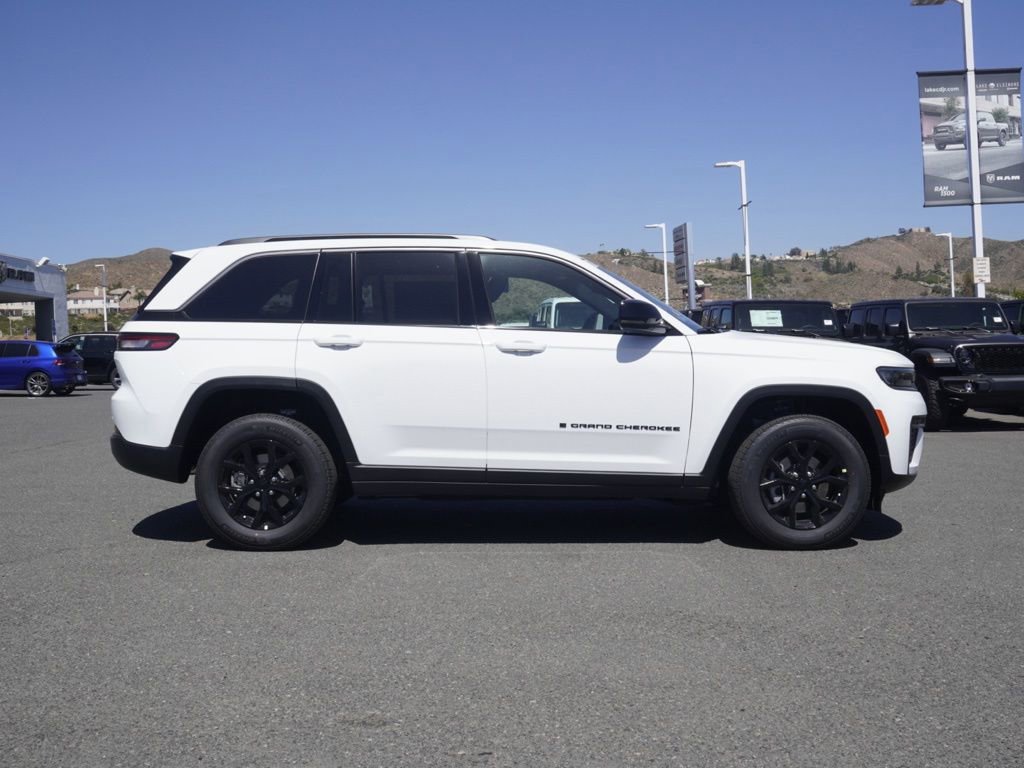 New 2026 Jeep Grand Cherokee Altitude AWD/4WD image 3
