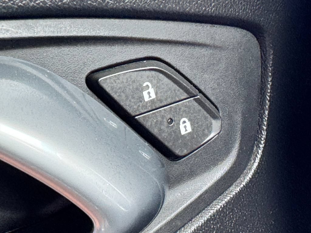 Used 2018 Chevrolet Camaro SS RWD image 28
