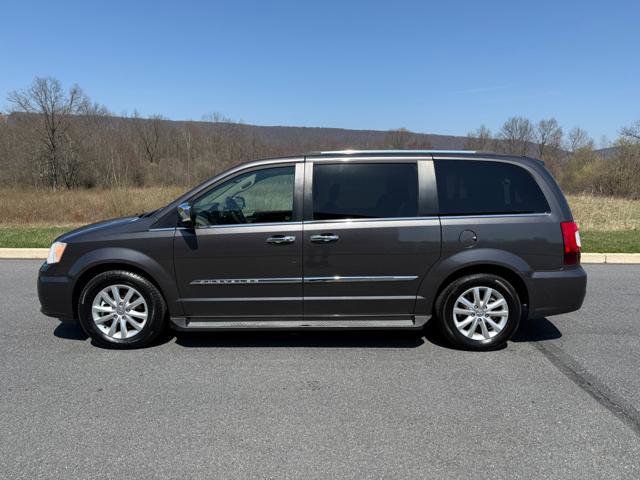 Used 2015 Chrysler Town & Country Limited Platinum w/ Trailer Tow Group FWD image 5