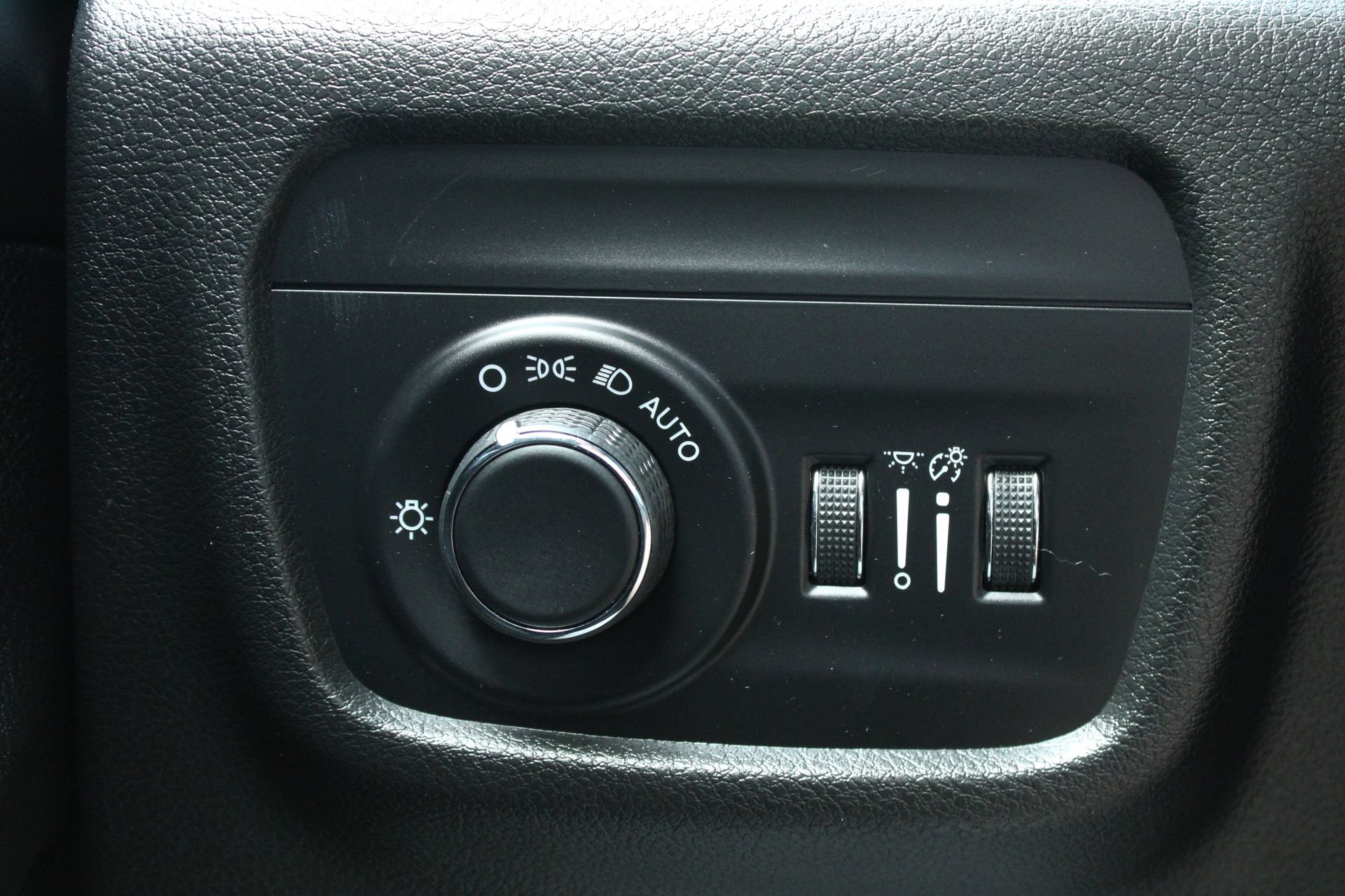 Used 2023 Jeep Grand Cherokee Altitude AWD/4WD image 30
