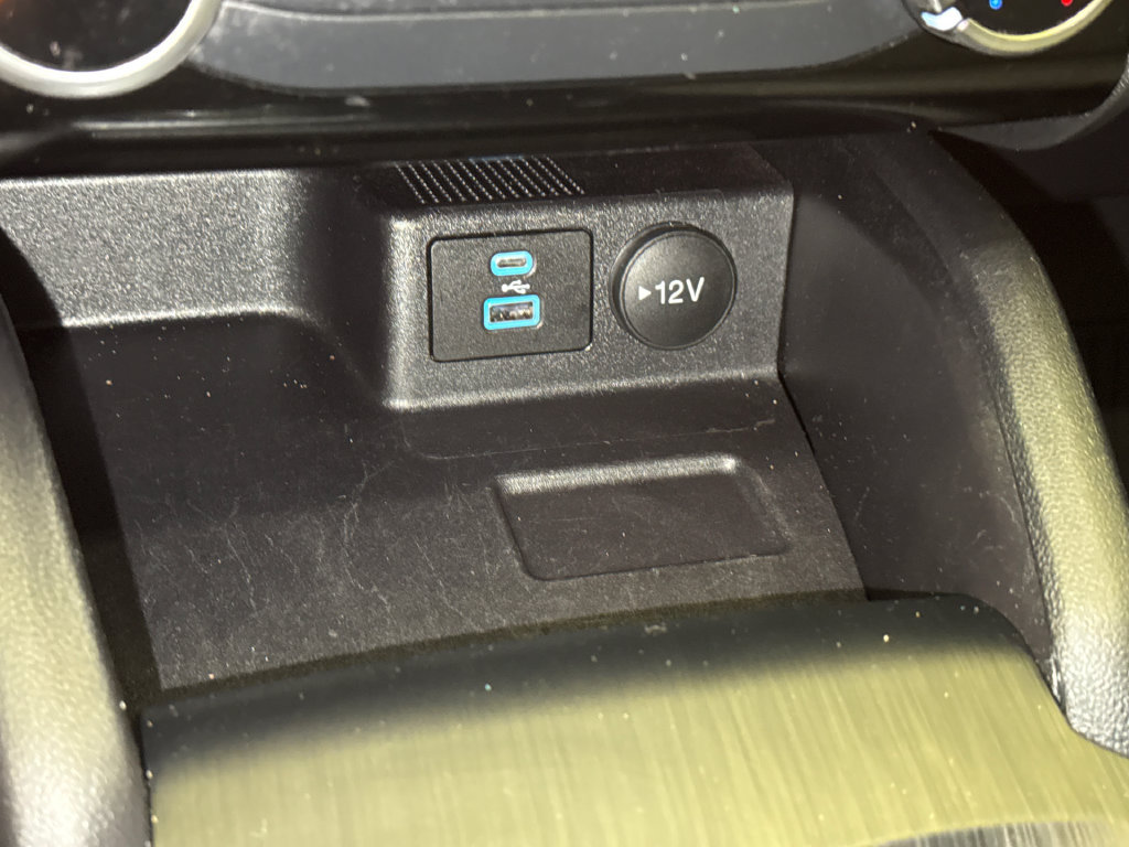 Used 2022 Ford Escape SE w/ SE Sport Appearance Package FWD image 28