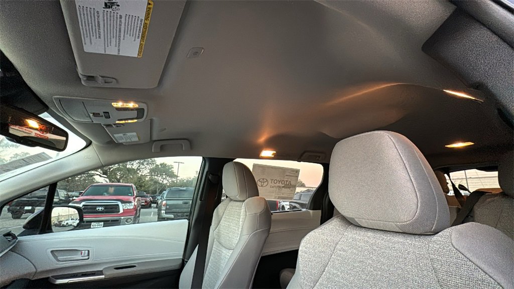 New 2026 Toyota Sienna LE image 19