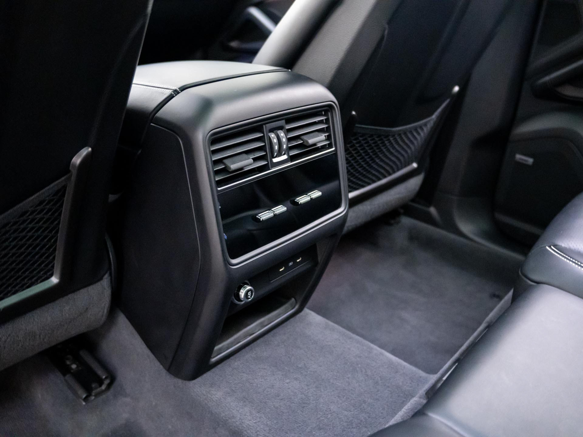 Certified 2025 Porsche Cayenne GTS AWD/4WD image 19