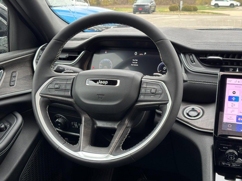 New 2025 Jeep Grand Cherokee L Limited image 11