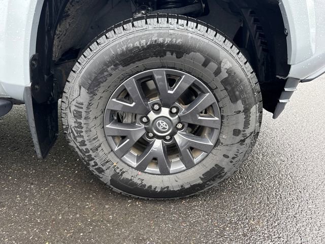 Certified 2021 Toyota Tacoma SR5 AWD/4WD image 11
