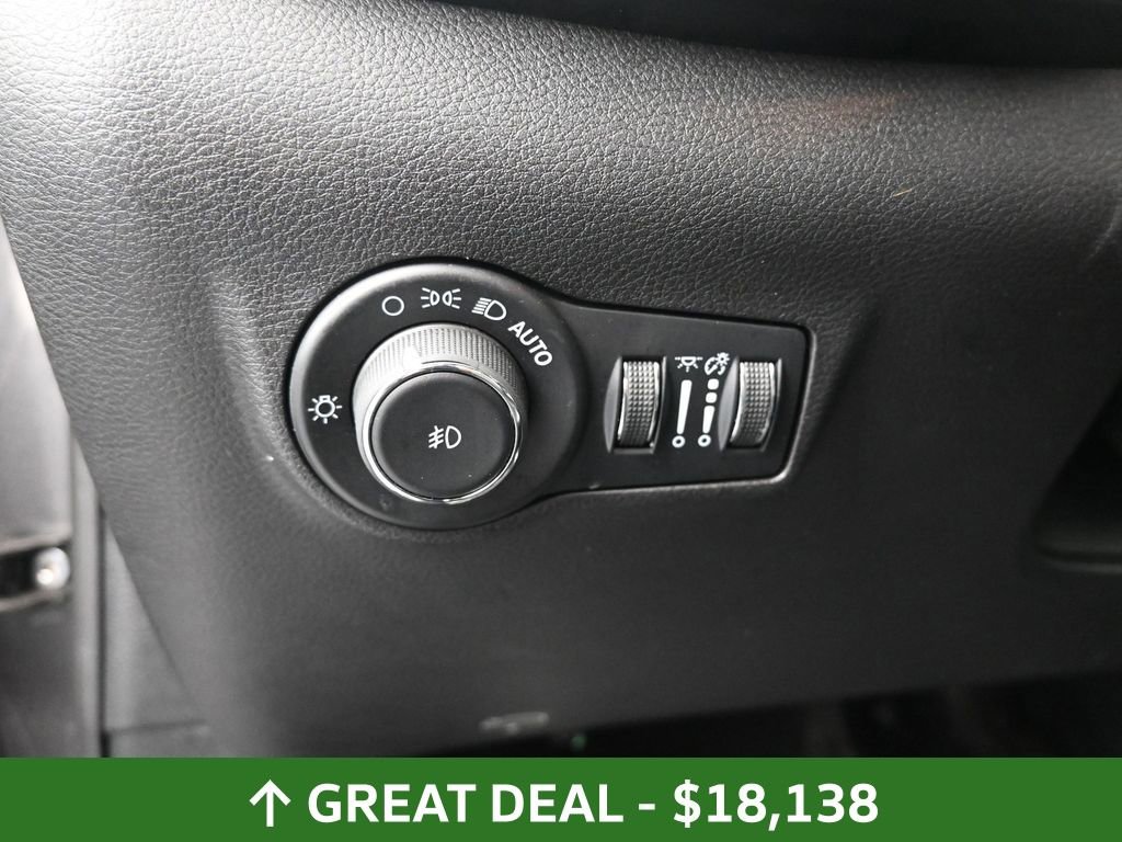 Used 2024 Jeep Compass Latitude image 30