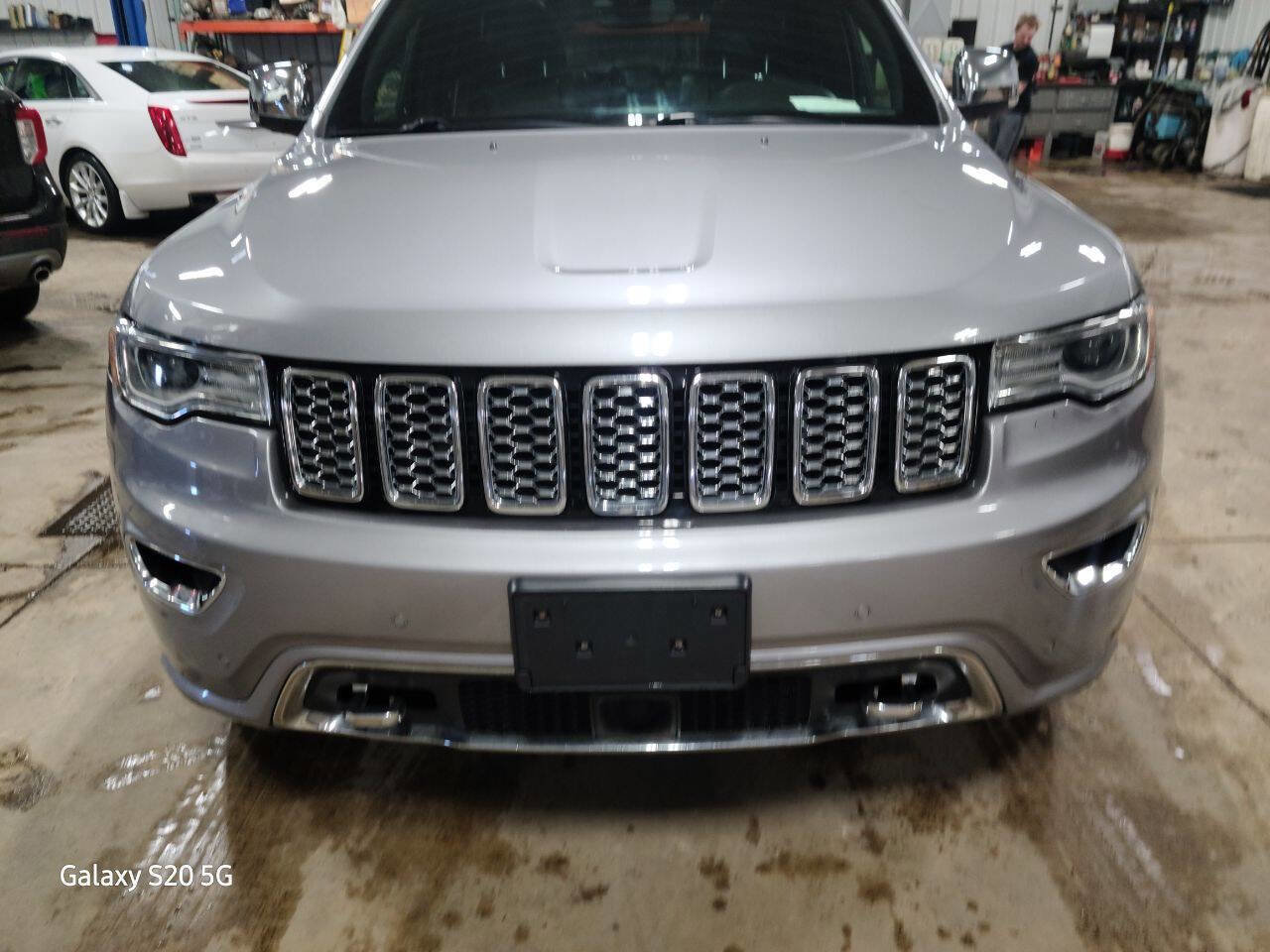 Used 2018 Jeep Grand Cherokee Overland image 3