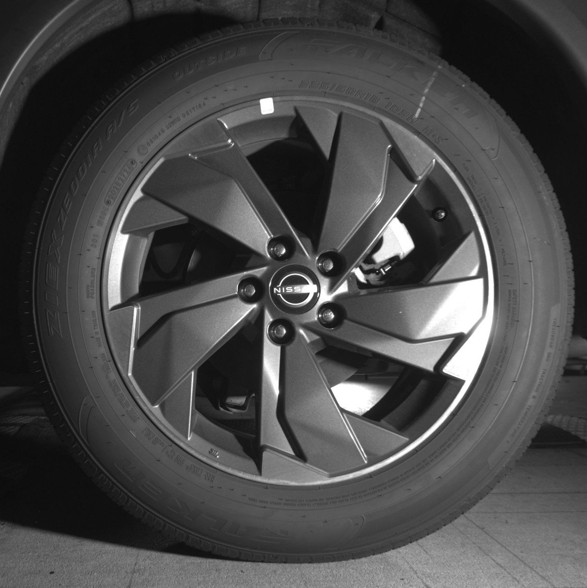 Used 2025 Nissan Rogue SV image 14