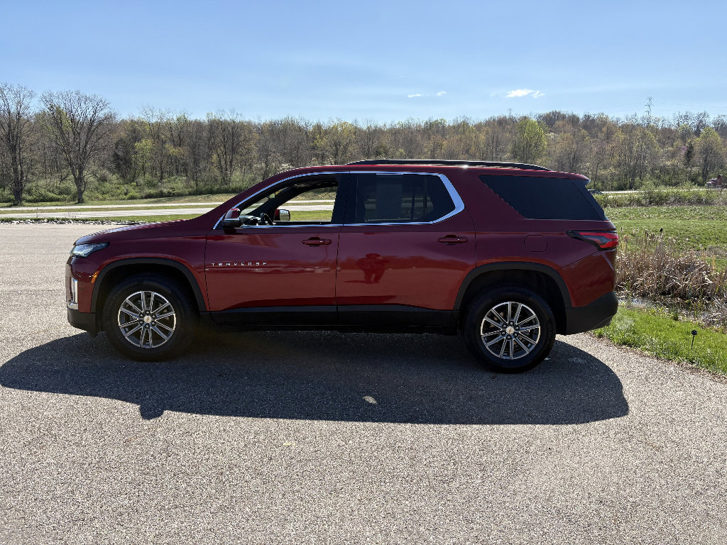 Used 2023 Chevrolet Traverse LT AWD/4WD image 2