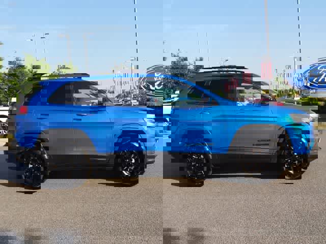 Used 2023 Jeep Cherokee Altitude Lux AWD/4WD image 4