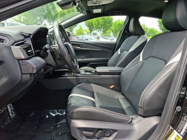 Used 2025 Toyota Camry SE FWD image 13