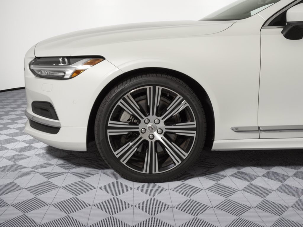 Used 2025 Volvo S90 B6 Plus AWD/4WD image 13