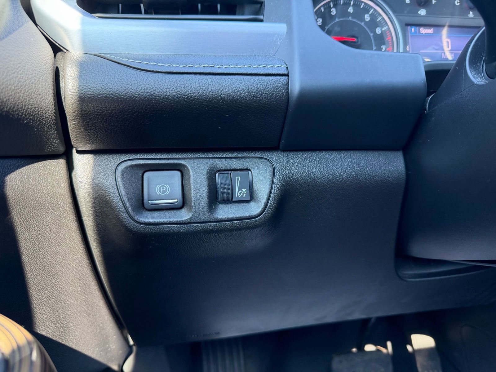 Used 2022 GMC Acadia SLE w/ Driver Convenience Package image 28