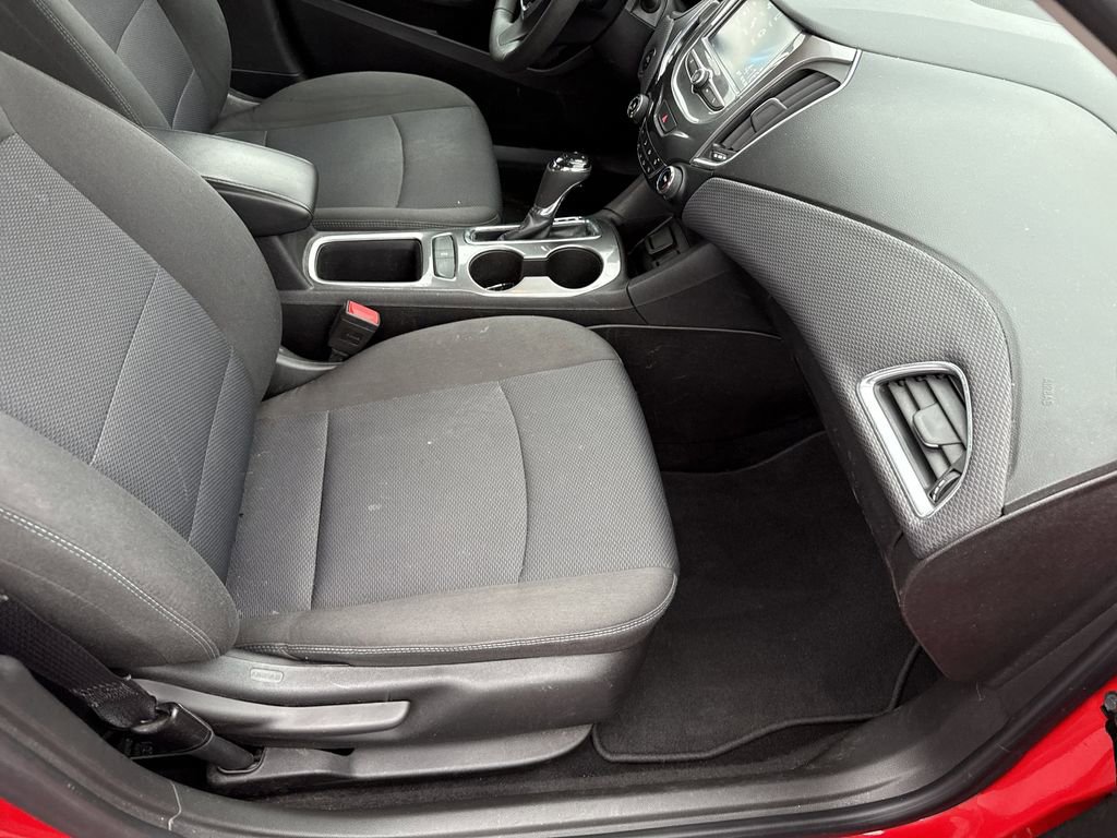 Used 2018 Chevrolet Cruze LT w/ Convenience Package FWD image 12