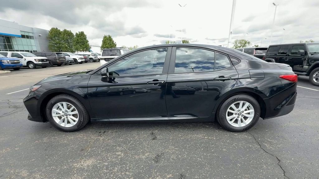 Used 2025 Toyota Camry LE FWD image 5