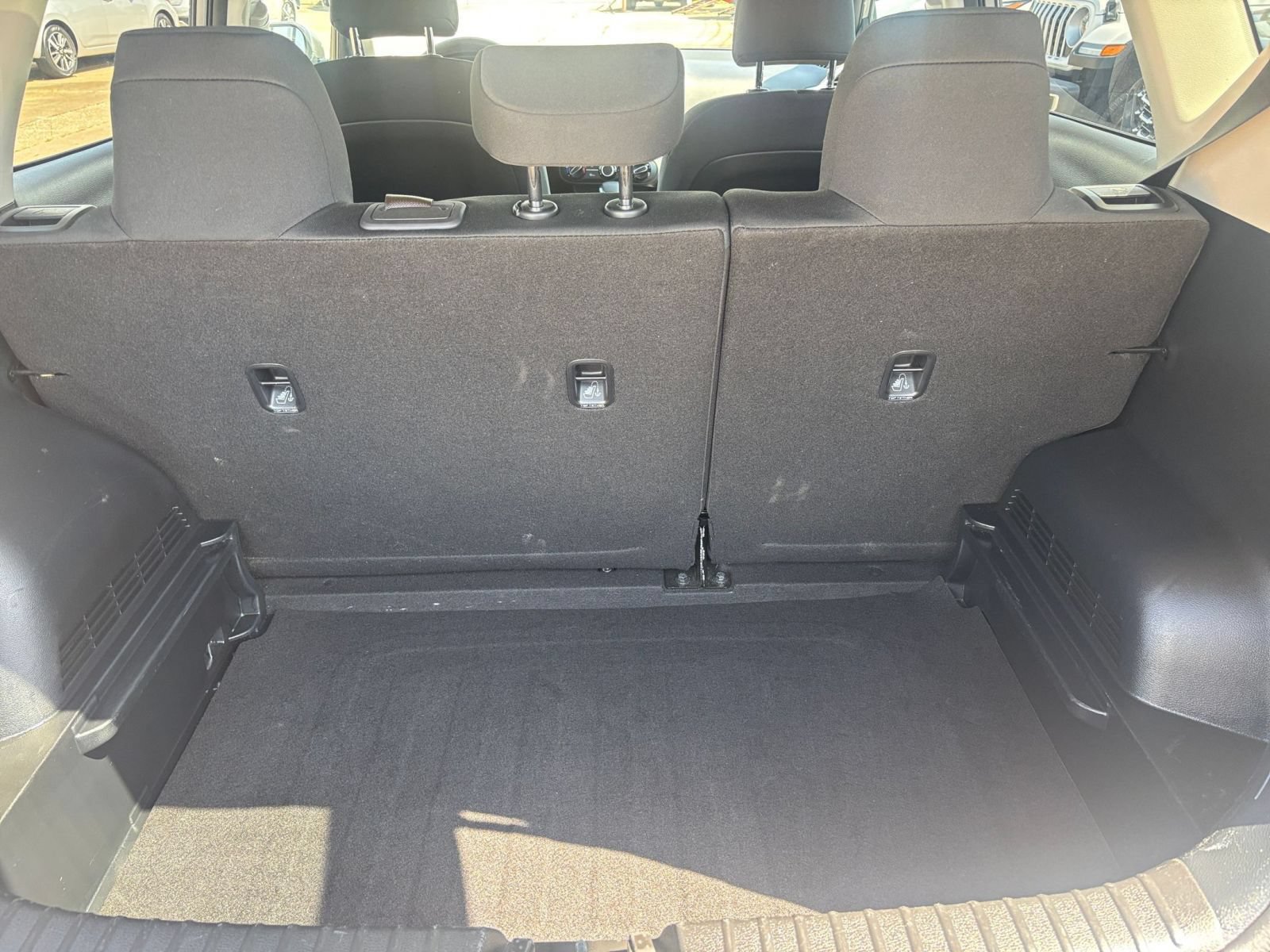 Used 2025 Kia Soul LX w/ LX Technology Package FWD image 23