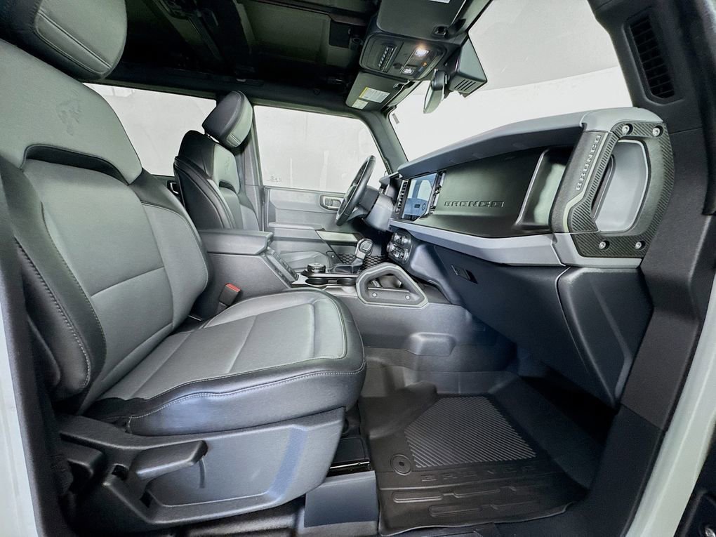 Used 2023 Ford Bronco Everglades image 28