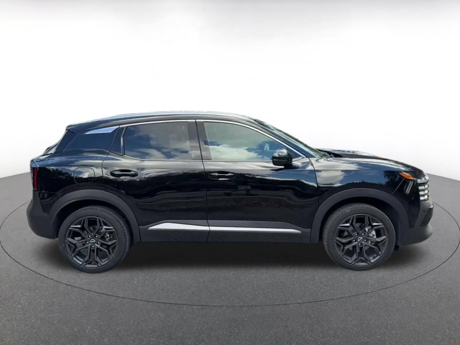 Used 2026 Nissan Kicks SR AWD/4WD image 15