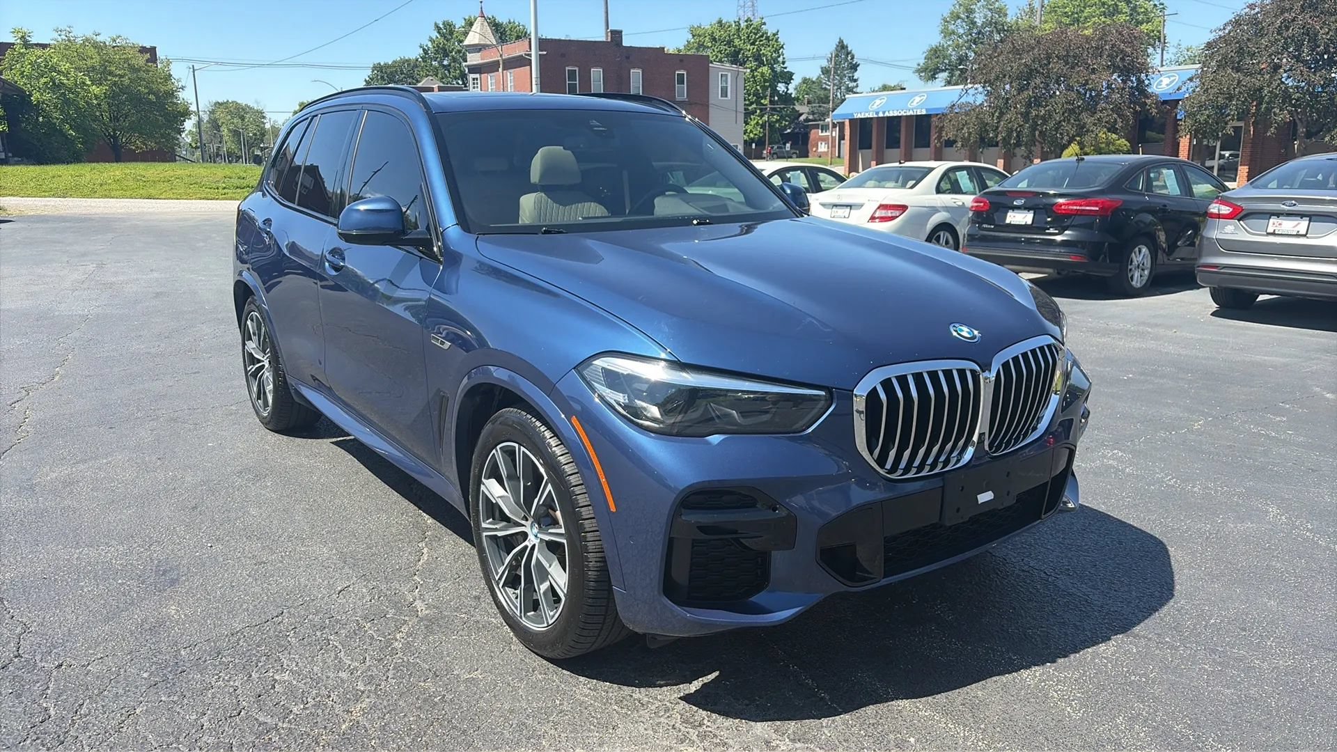 Used 2022 BMW X5 xDrive45e w/ M Sport Package AWD/4WD image 3