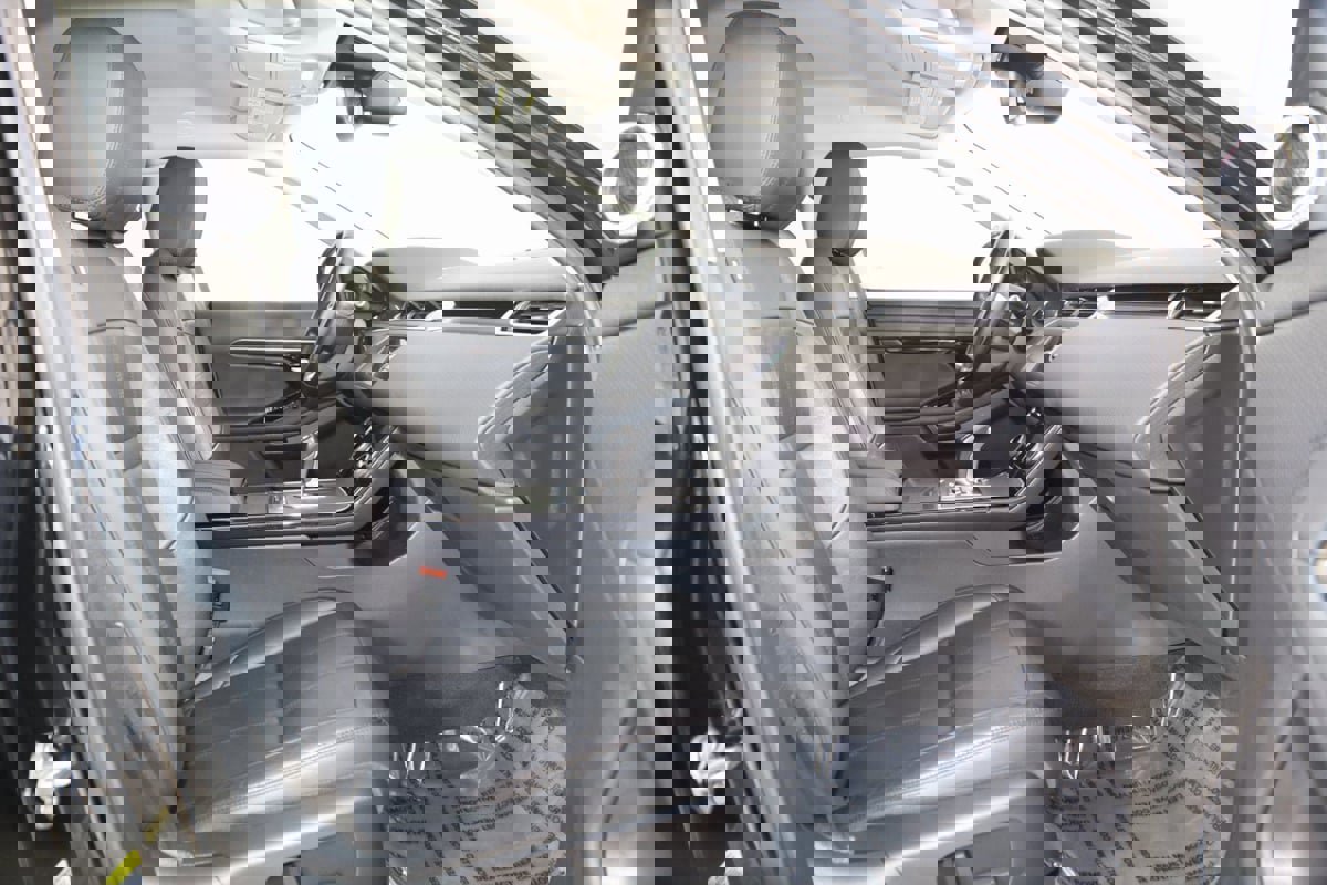 Used 2020 Land Rover Range Rover Evoque S image 11