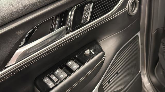 Used 2023 Jeep Wagoneer 4WD w/ HD Trailer Tow Package image 27