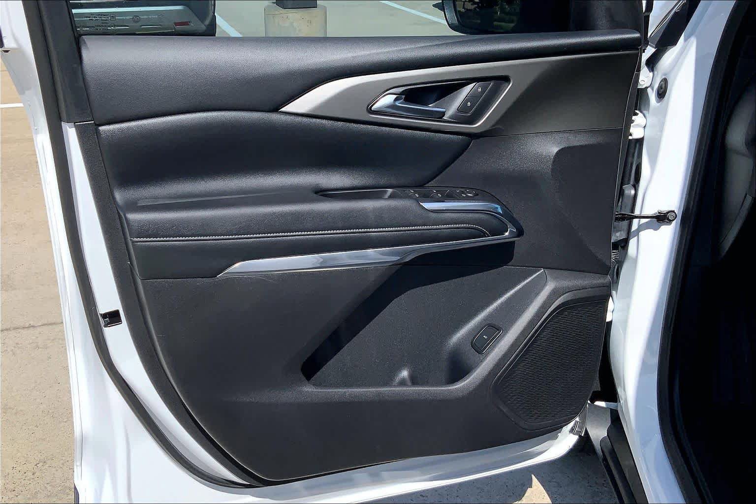 Used 2025 Chevrolet Traverse LT w/ LPO, Floor Liner Package FWD image 20