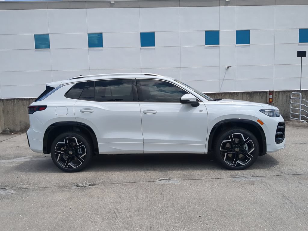 New 2026 Volkswagen Tiguan SEL R-Line AWD/4WD image 2