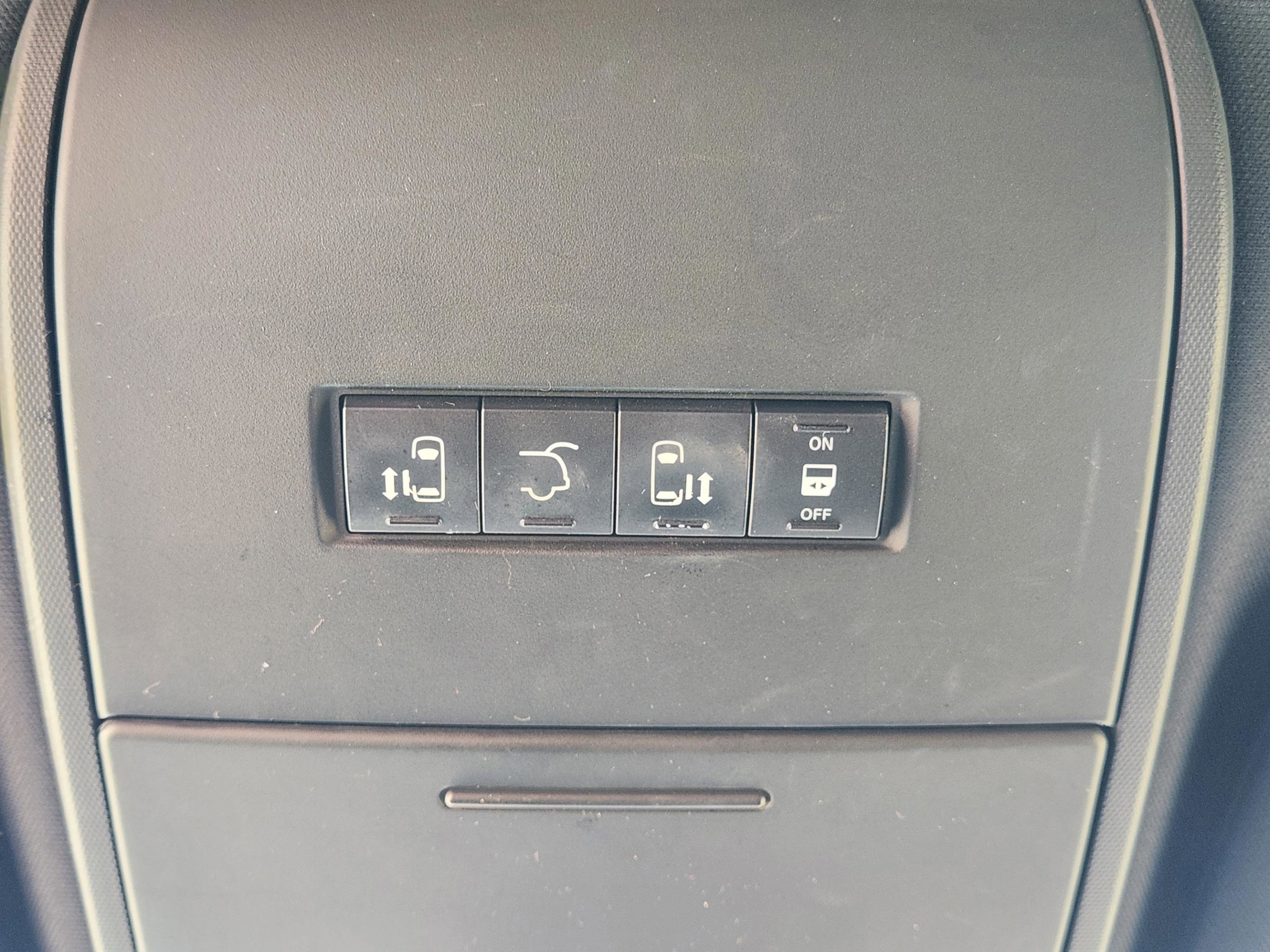 Used 2017 Dodge Grand Caravan SXT image 30