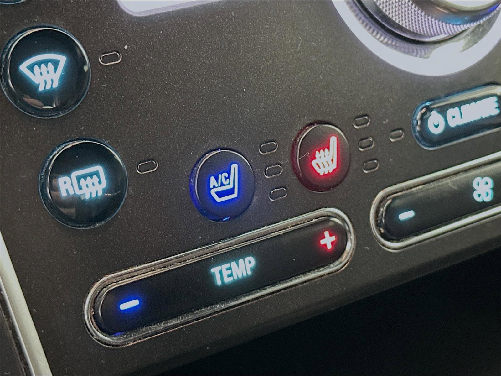 Used 2017 Ford Explorer Limited image 16