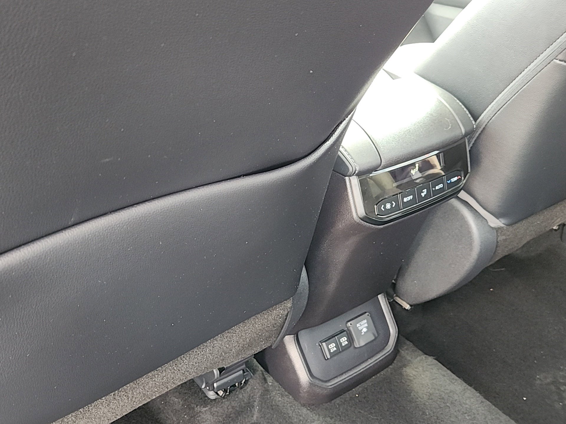 Certified 2021 Toyota Highlander Limited AWD/4WD image 26