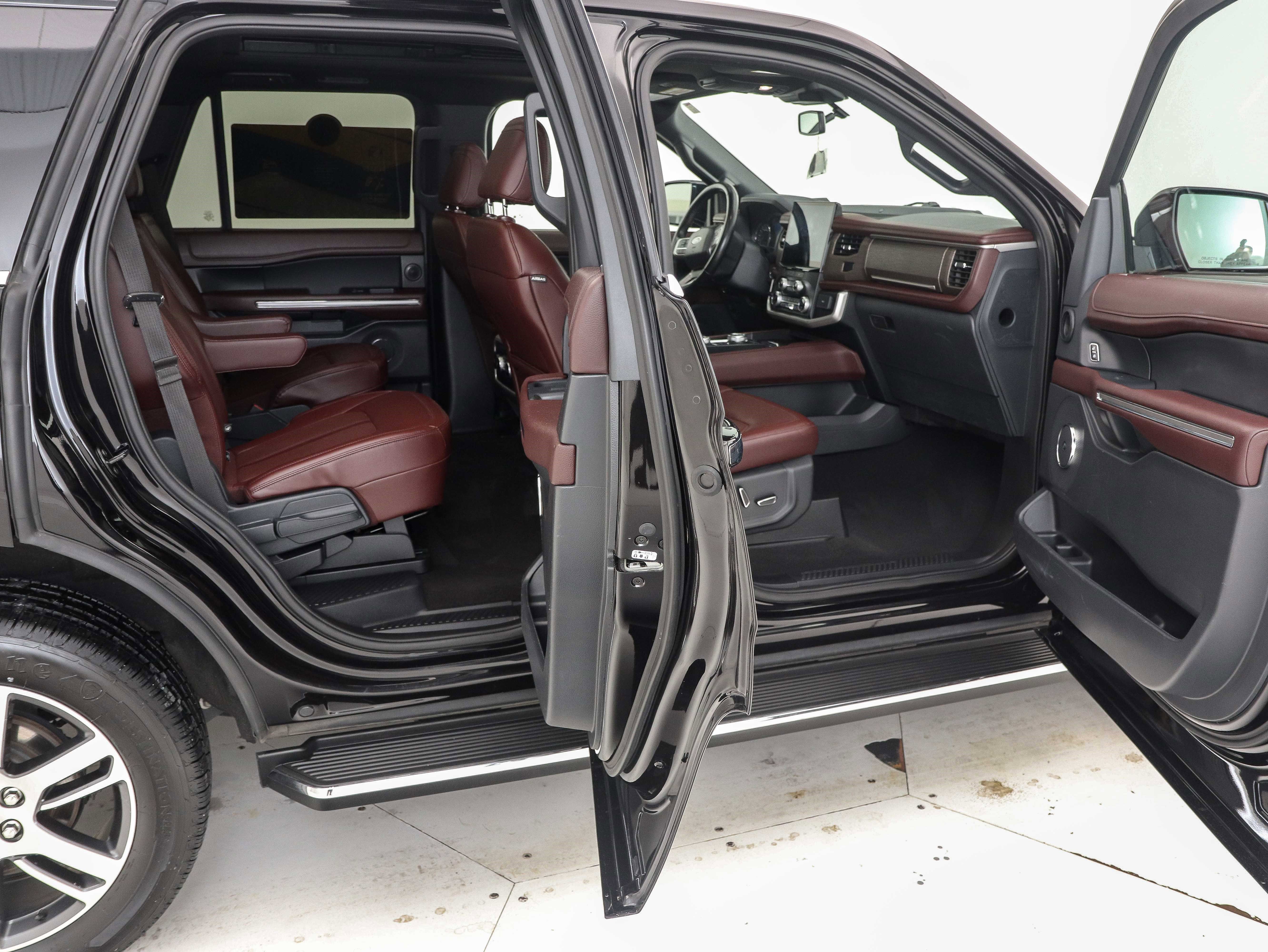Used 2023 Ford Expedition Limited image 14