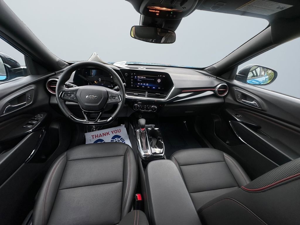 Certified 2025 Chevrolet Trax RS w/ Sunroof Package FWD image 10