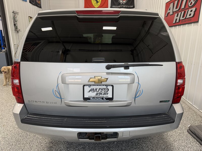 Used 2011 Chevrolet Suburban LS RWD image 21