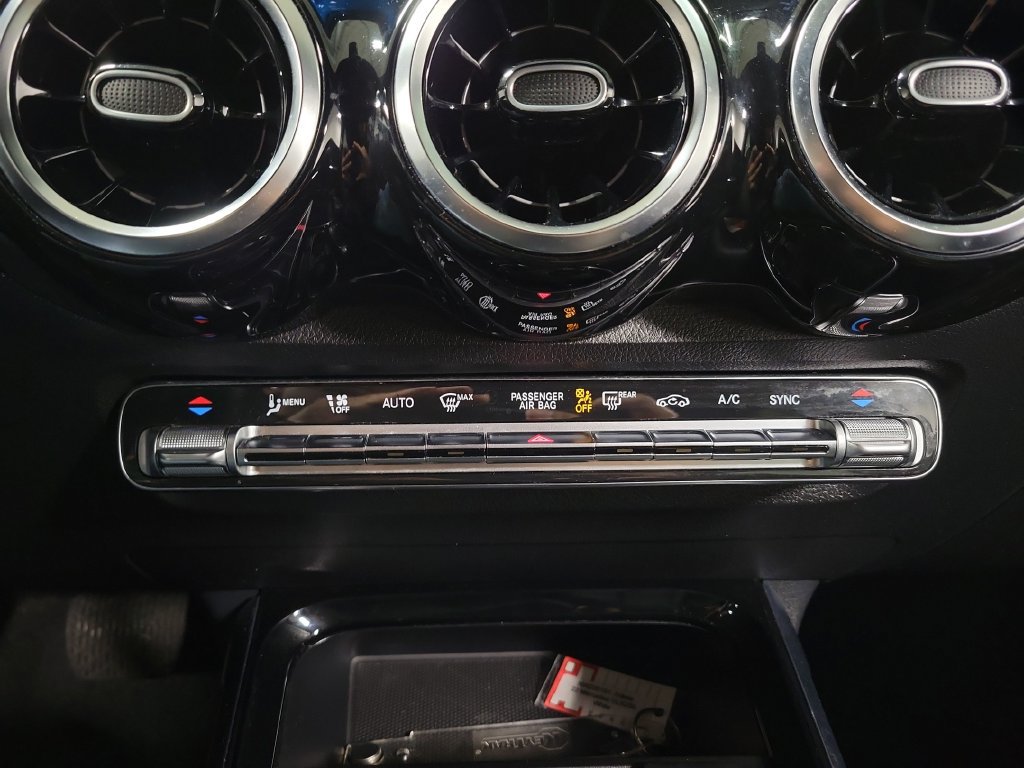 Used 2022 Mercedes-Benz GLB 250 4MATIC image 17