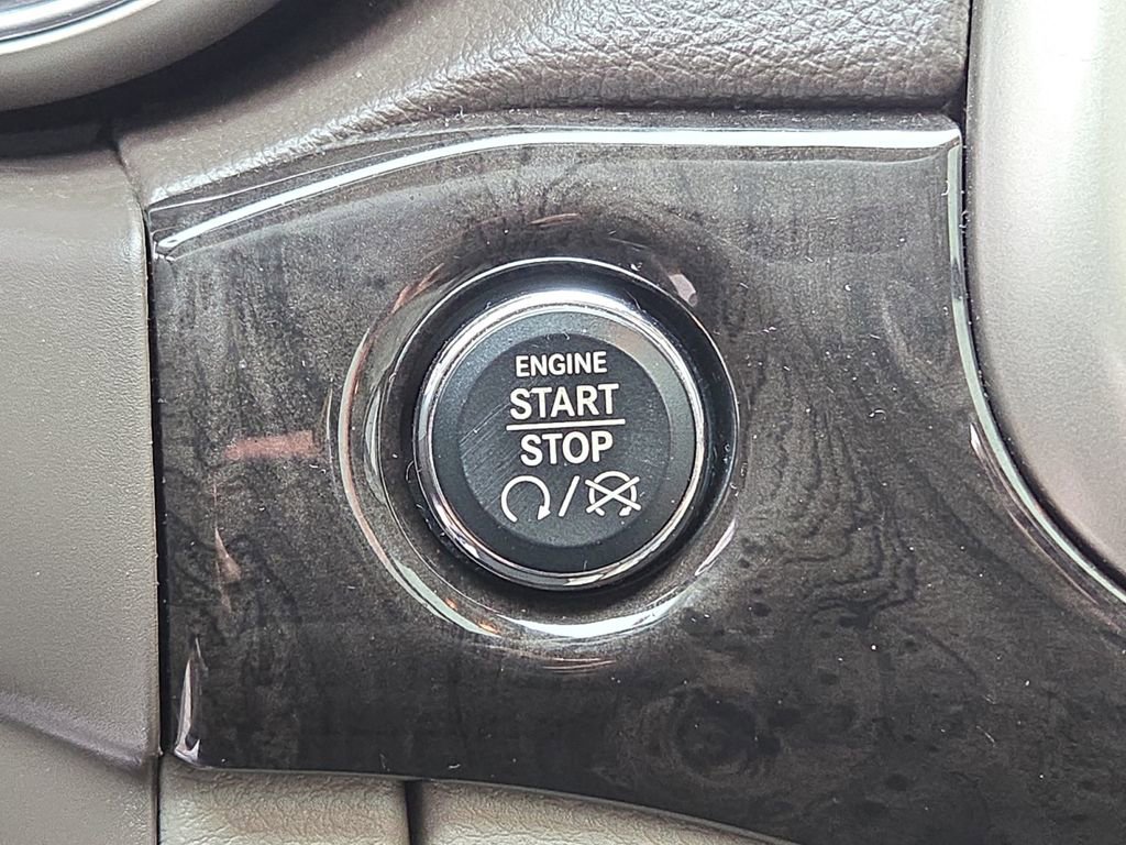 Used 2013 Jeep Grand Cherokee Laredo image 17