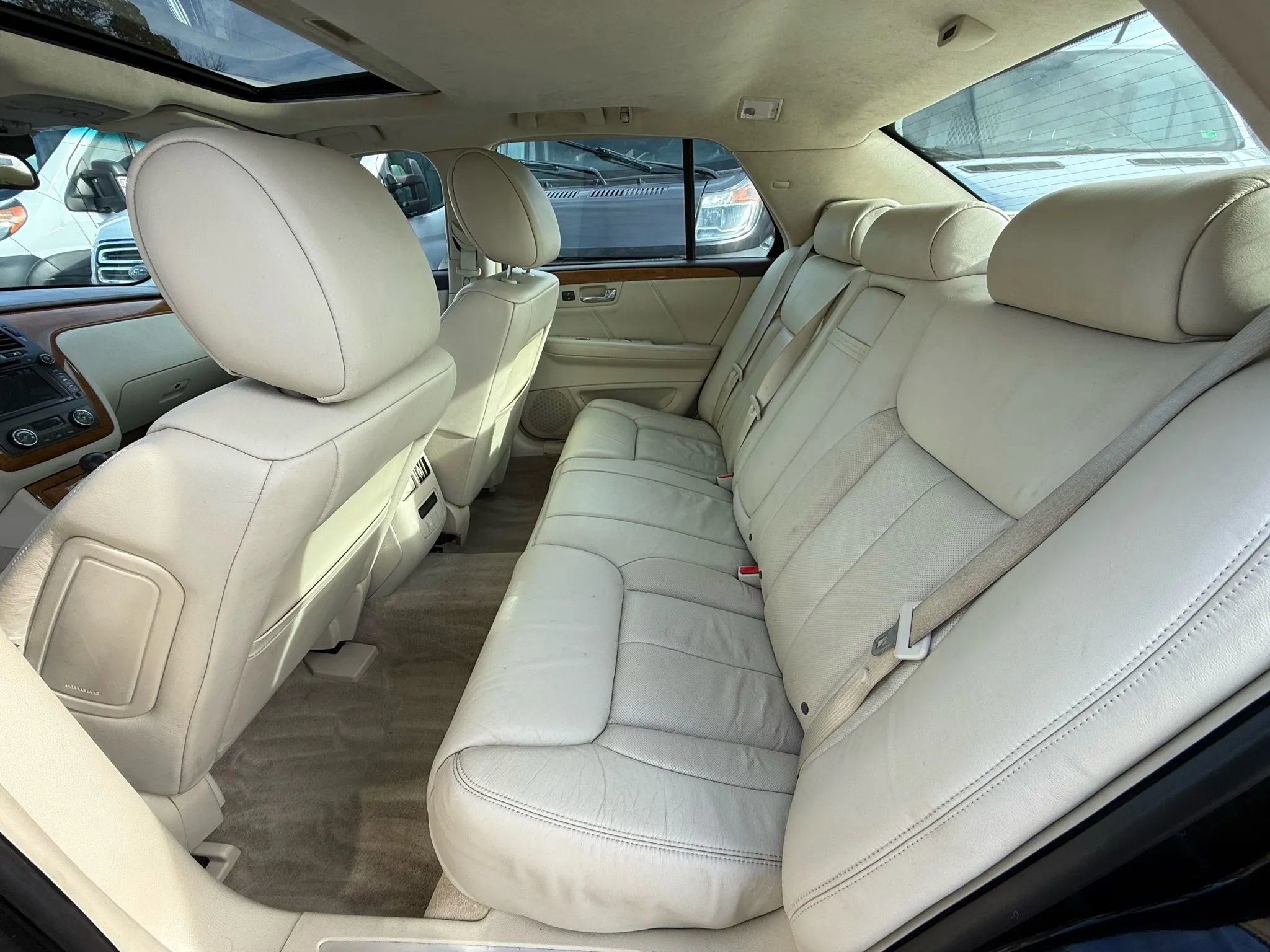 Used 2010 Cadillac DTS Platinum FWD image 18