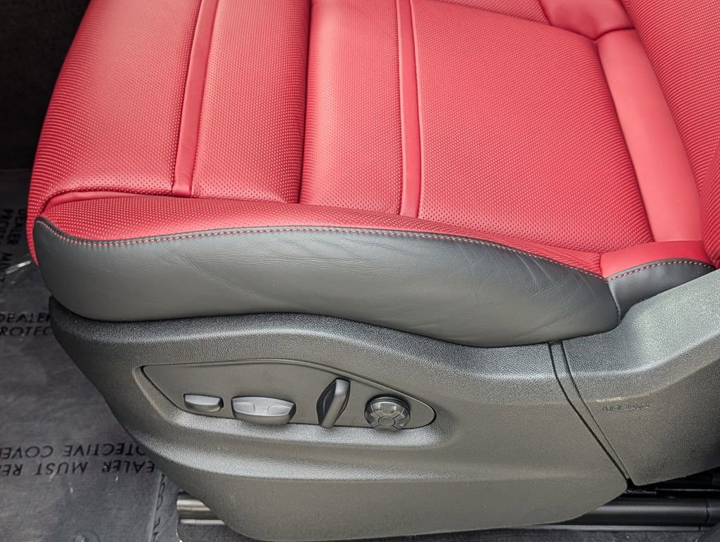 Certified 2025 Porsche Cayenne GTS AWD/4WD image 13