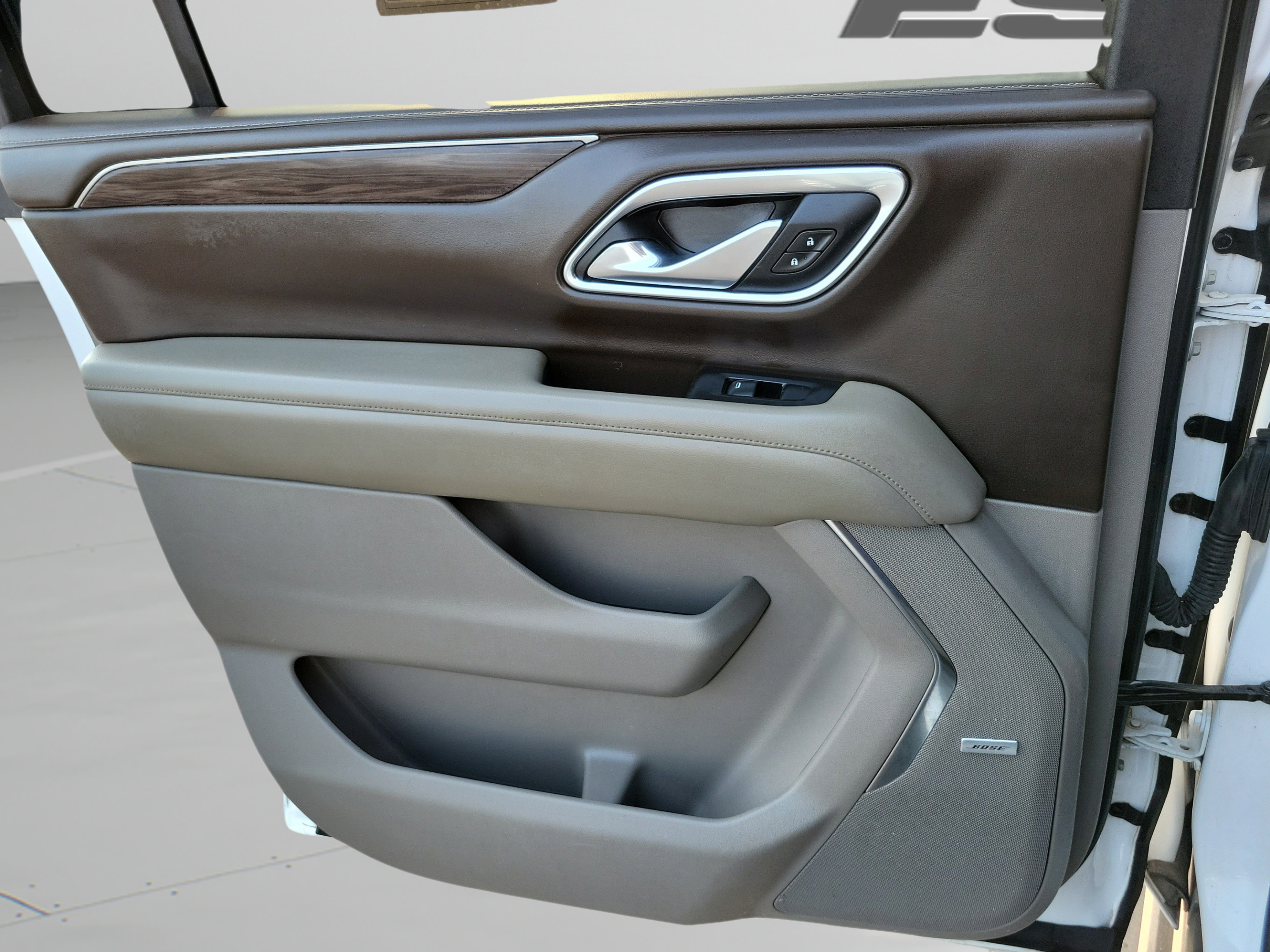 Used 2021 Chevrolet Suburban LT RWD image 15