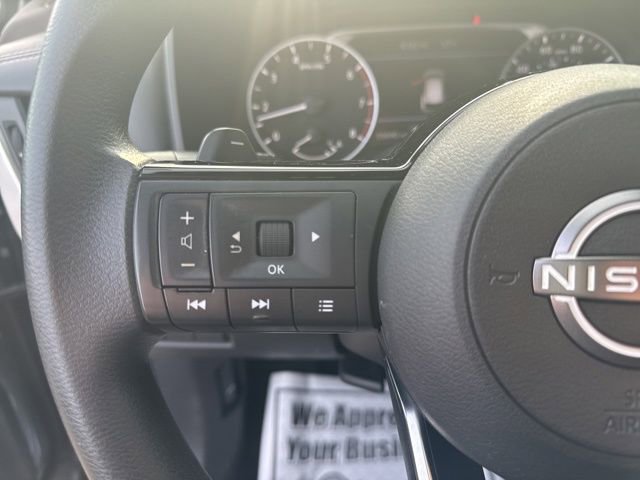 Used 2023 Nissan Rogue SV image 12