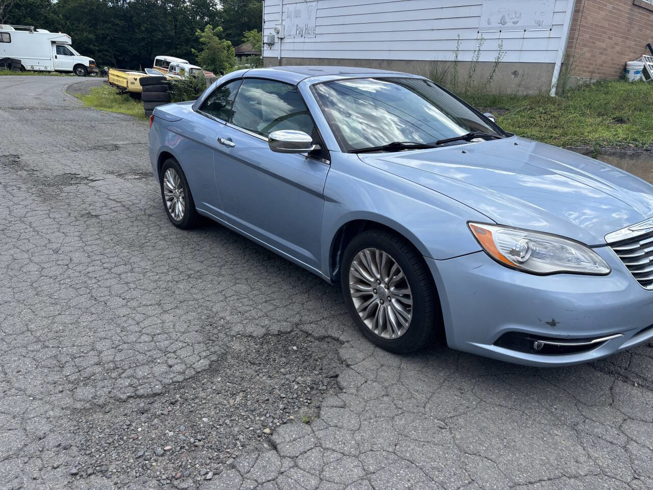 Used 2013 Chrysler 200 Limited image 1