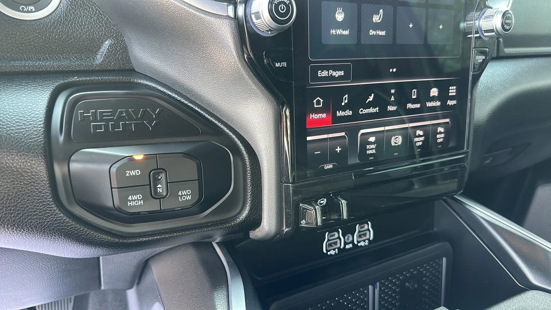 Used 2025 RAM 2500 Laramie AWD/4WD image 12