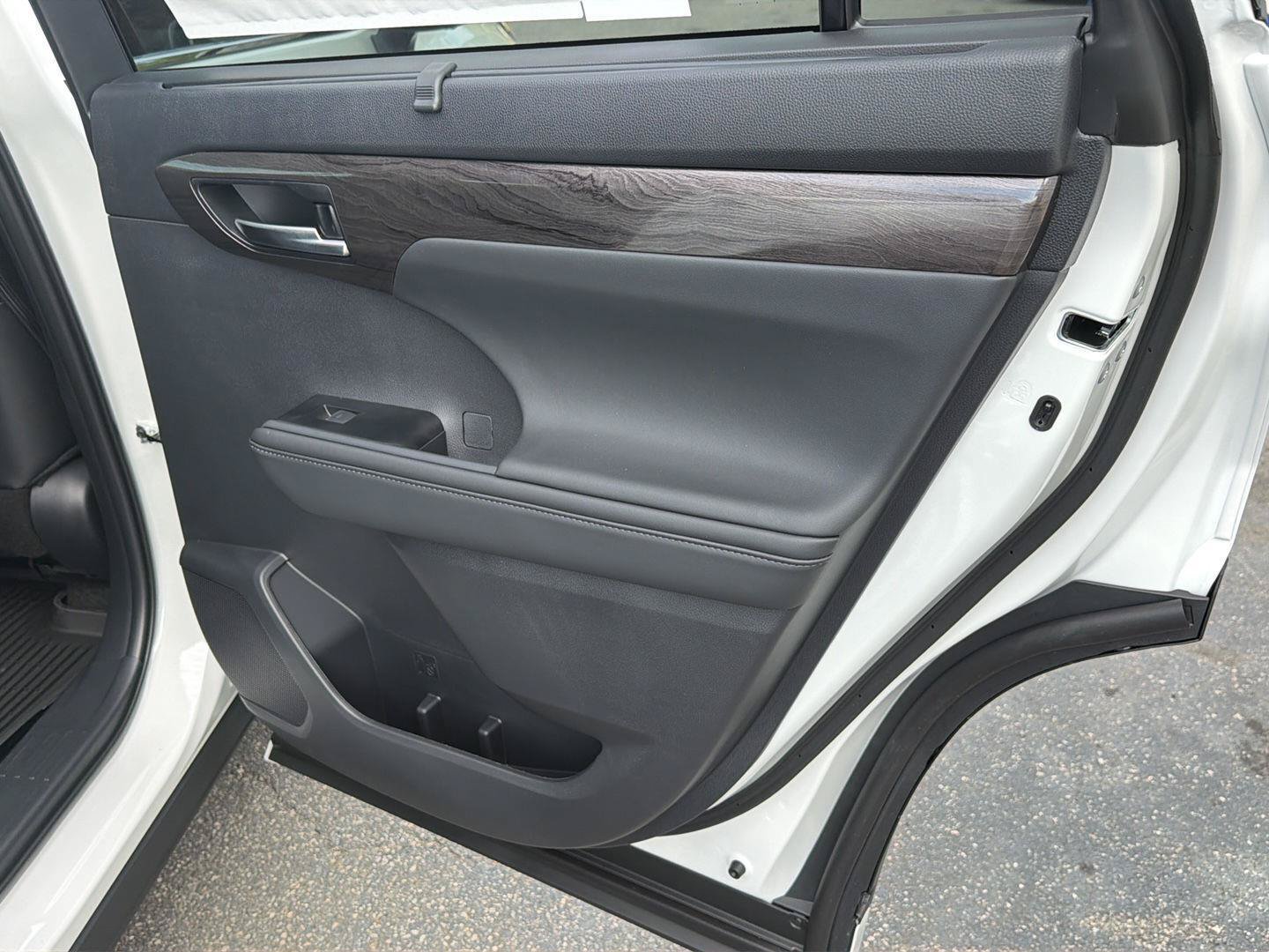New 2026 Toyota Highlander Limited AWD/4WD image 16
