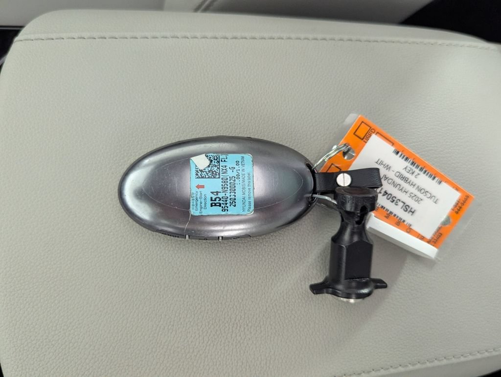 Certified 2025 Hyundai Tucson Limited AWD/4WD image 29