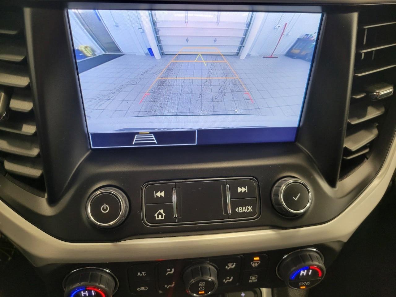 Certified 2023 GMC Acadia SLE w/ Driver Convenience Package image 15