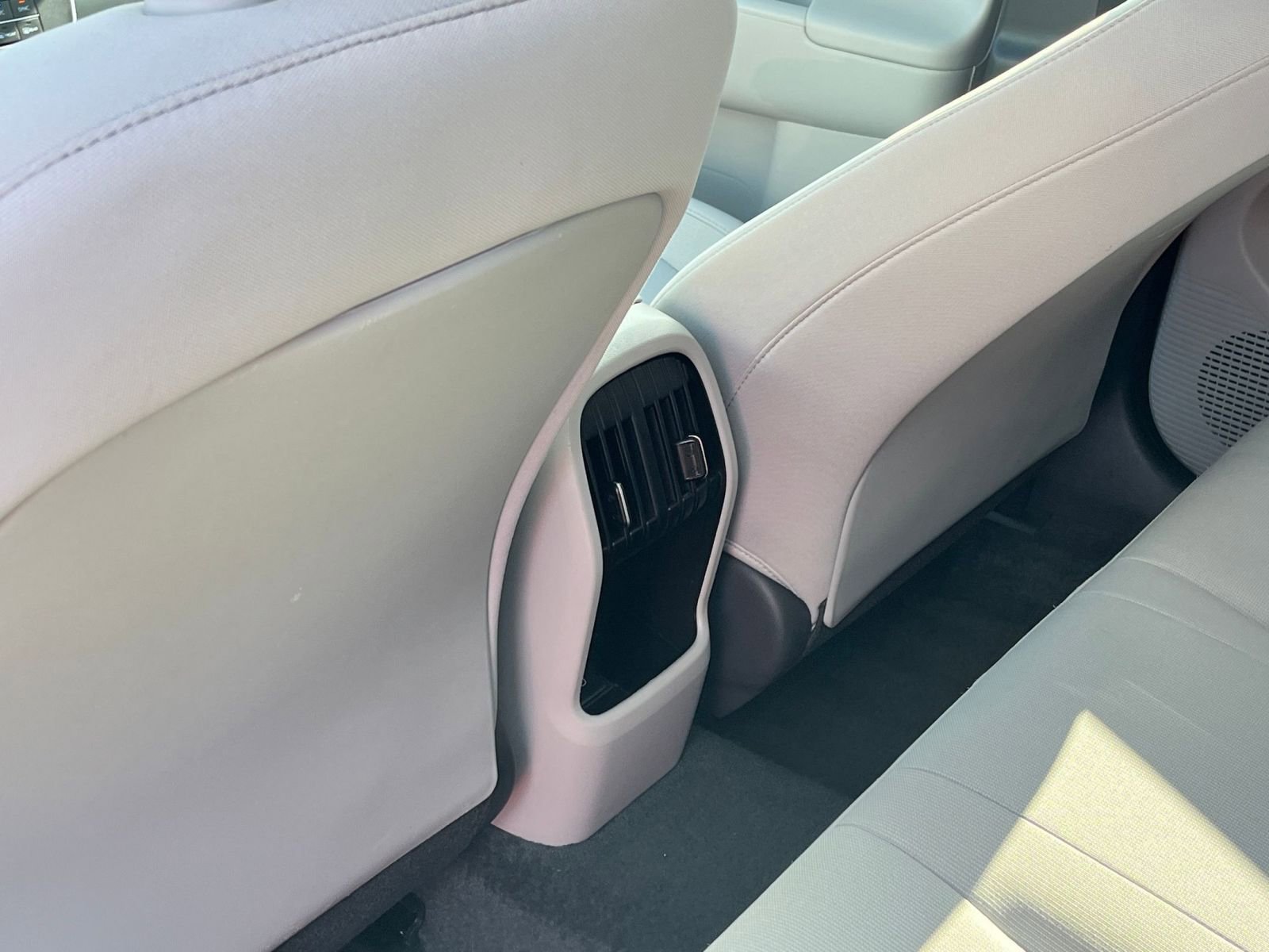 Used 2025 Hyundai Kona SEL image 24