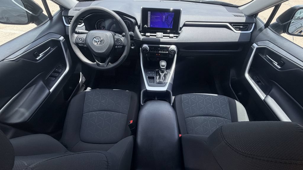 Used 2025 Toyota RAV4 XLE FWD image 12