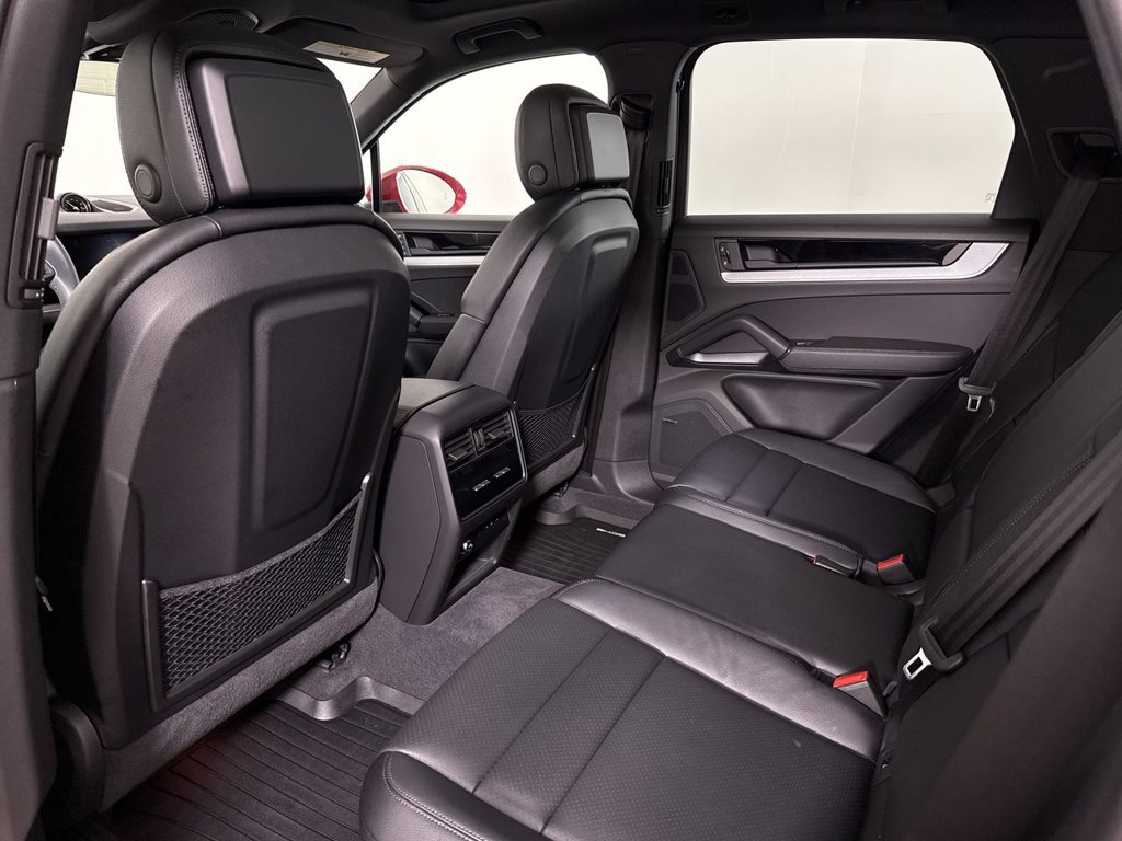 Certified 2025 Porsche Cayenne AWD/4WD image 26